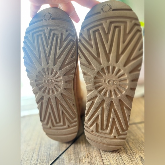 UGG Boot EUC Size 10-11 worn once LIKE NEW no tags - Picture 13 of 16